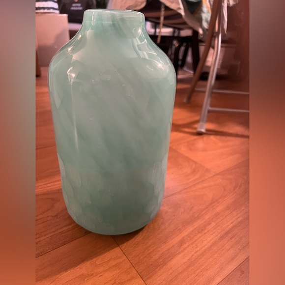 Large Honeycomb Vase - Picture 7 of 8